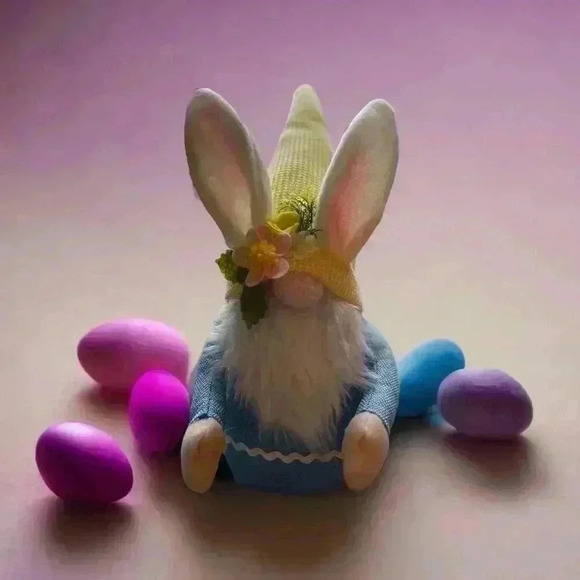 Adorable gnome-themes Easter decor.  Three gnomes and a 9 by 12 garden flag - Picture 5 of 10